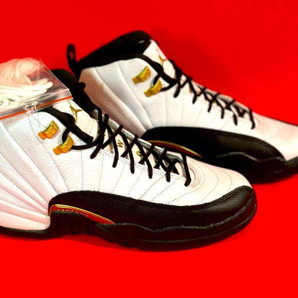 Air Jordan 12 Retro "Royalty Taxi" Size: (7y) - Picture 9 of 14